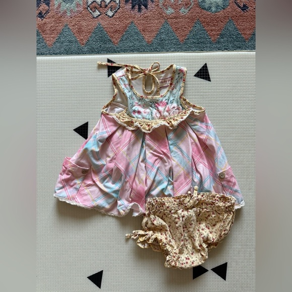 Cheeky Plum|Baby girl,toddler pastel Floral matching set Short sleeve & bloomers - Picture 9 of 9